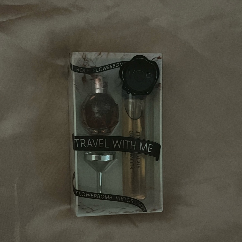 Flowerbomb perfume Travel with Me Set refill & Funnel - Picture 3 of 3